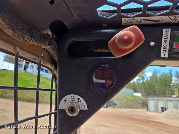 image for item DT7181 2006 Mustang 2044 skid steer loader