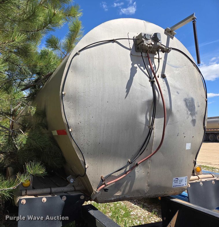 image for item DT7185 1972 J&L Tank tank trailer