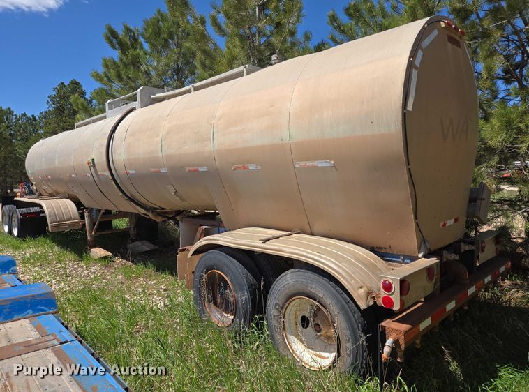 image for item DT7185 1972 J&L Tank tank trailer
