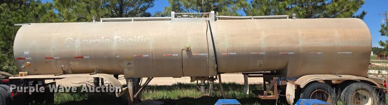 image for item DT7185 1972 J&L Tank tank trailer