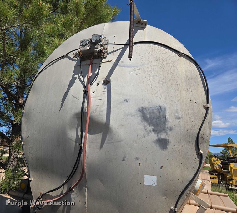 image for item DT7185 1972 J&L Tank tank trailer