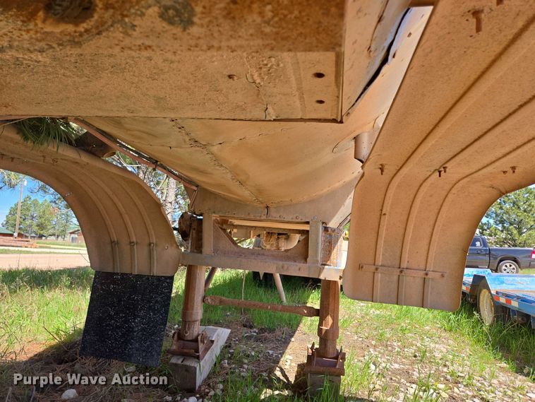 image for item DT7185 1972 J&L Tank tank trailer