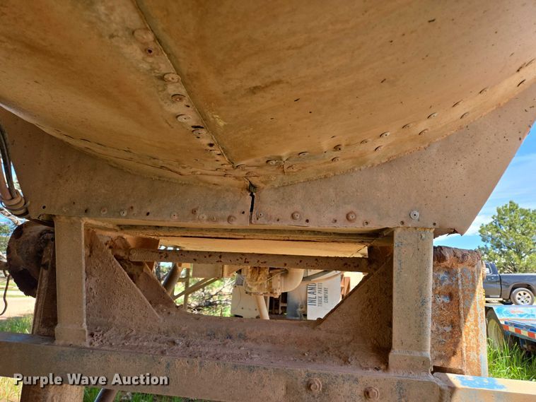 image for item DT7185 1972 J&L Tank tank trailer