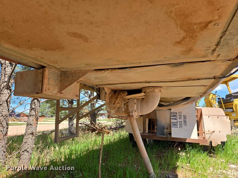 image for item DT7185 1972 J&L Tank tank trailer