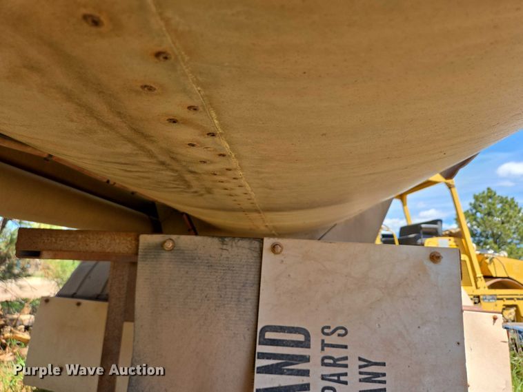 image for item DT7185 1972 J&L Tank tank trailer