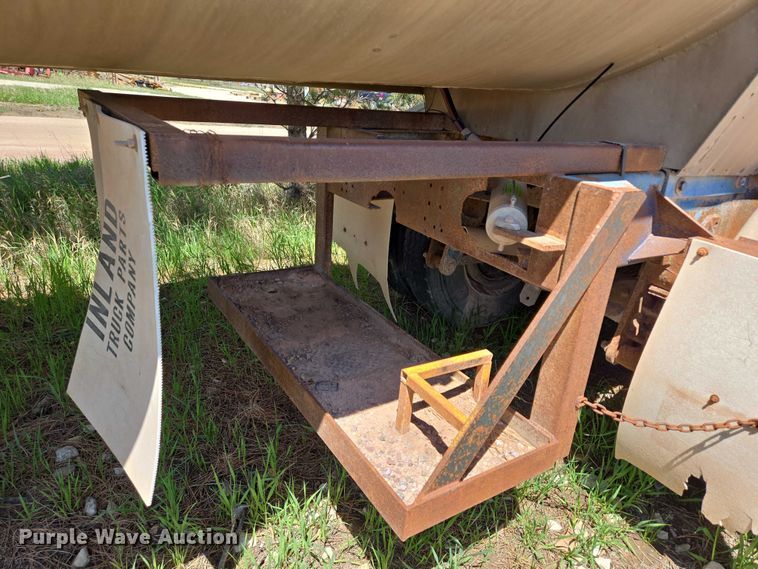 image for item DT7185 1972 J&L Tank tank trailer