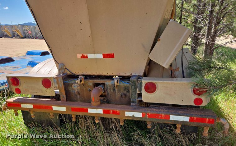 image for item DT7185 1972 J&L Tank tank trailer