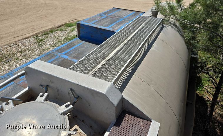 image for item DT7185 1972 J&L Tank tank trailer