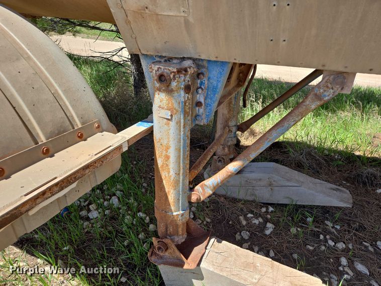 image for item DT7185 1972 J&L Tank tank trailer