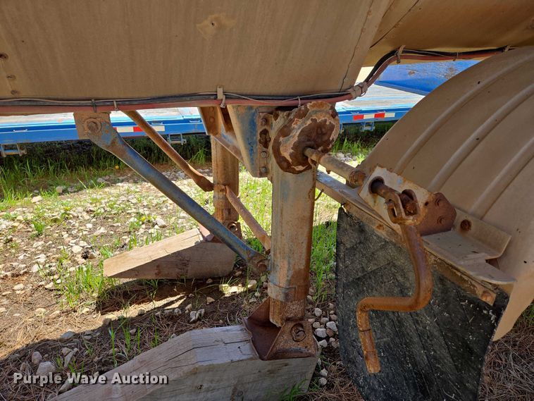 image for item DT7185 1972 J&L Tank tank trailer