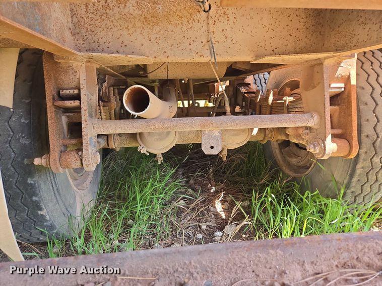 image for item DT7185 1972 J&L Tank tank trailer