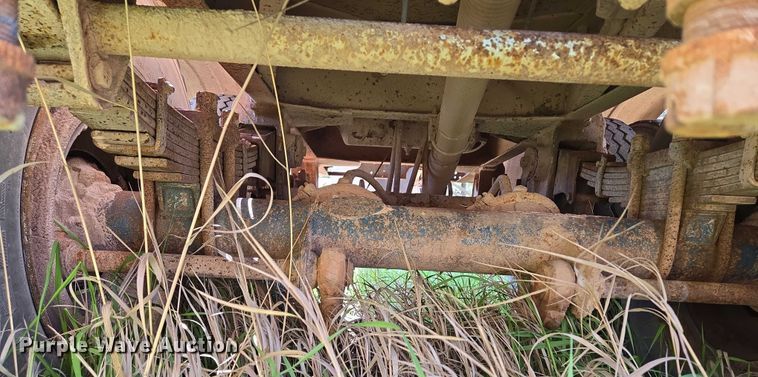 image for item DT7185 1972 J&L Tank tank trailer