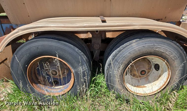 image for item DT7185 1972 J&L Tank tank trailer