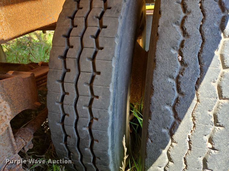 image for item DT7185 1972 J&L Tank tank trailer