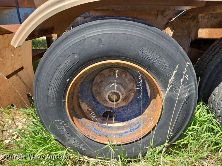 image for item DT7185 1972 J&L Tank tank trailer