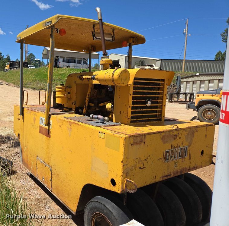 image for item DT7187 1974 Galion 3500 pneumatic roller