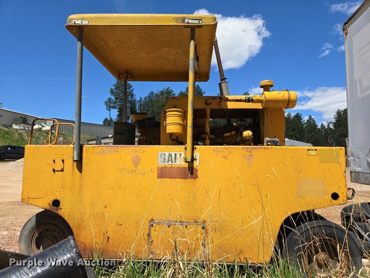 image for item DT7187 1974 Galion 3500 pneumatic roller