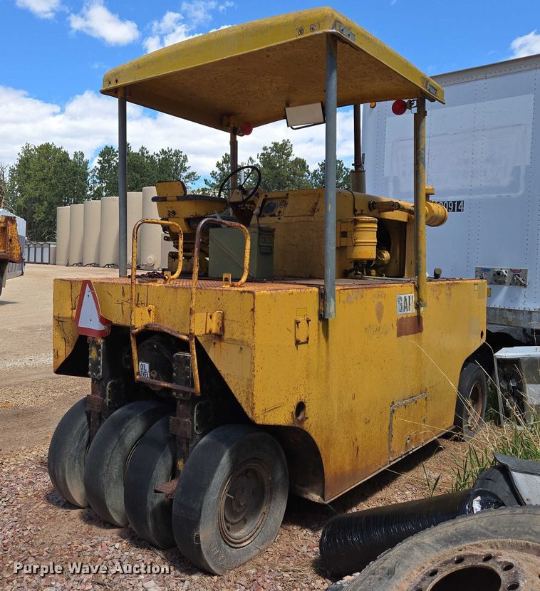 image for item DT7187 1974 Galion 3500 pneumatic roller