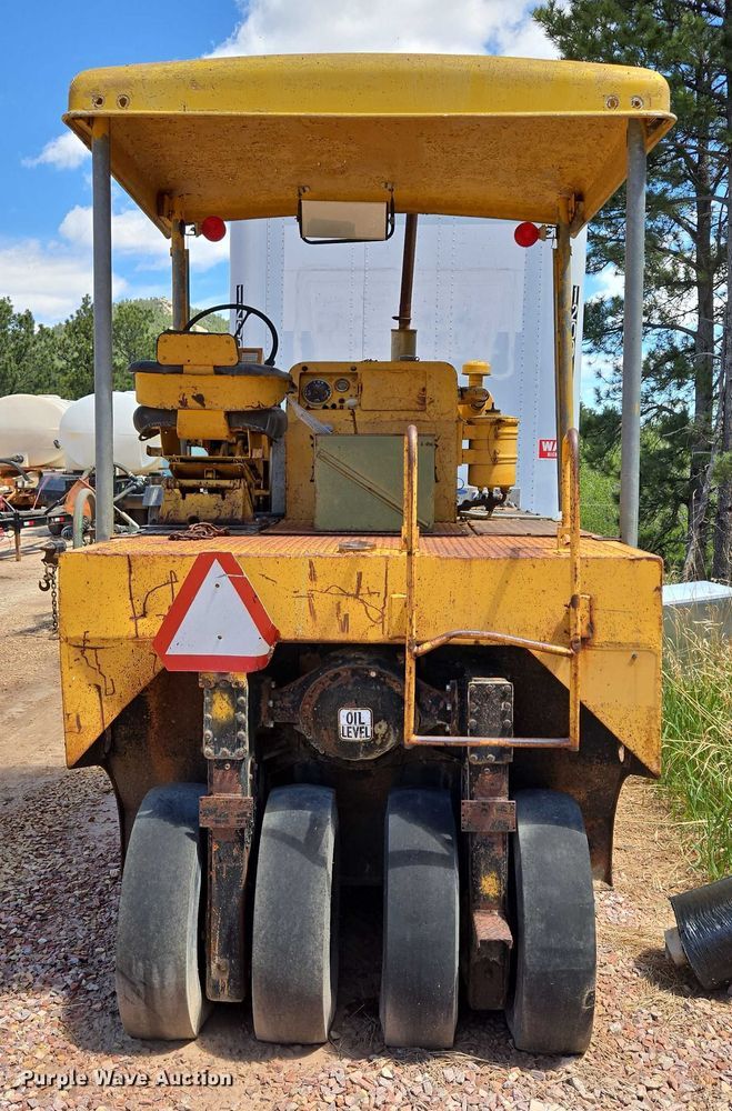 image for item DT7187 1974 Galion 3500 pneumatic roller