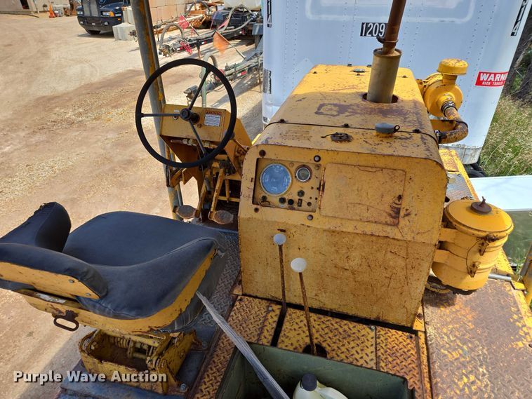 image for item DT7187 1974 Galion 3500 pneumatic roller