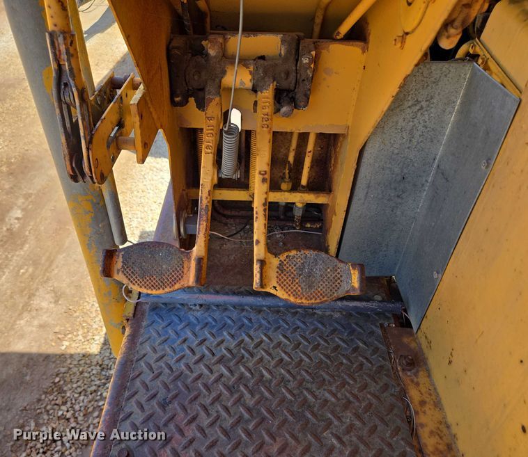 image for item DT7187 1974 Galion 3500 pneumatic roller