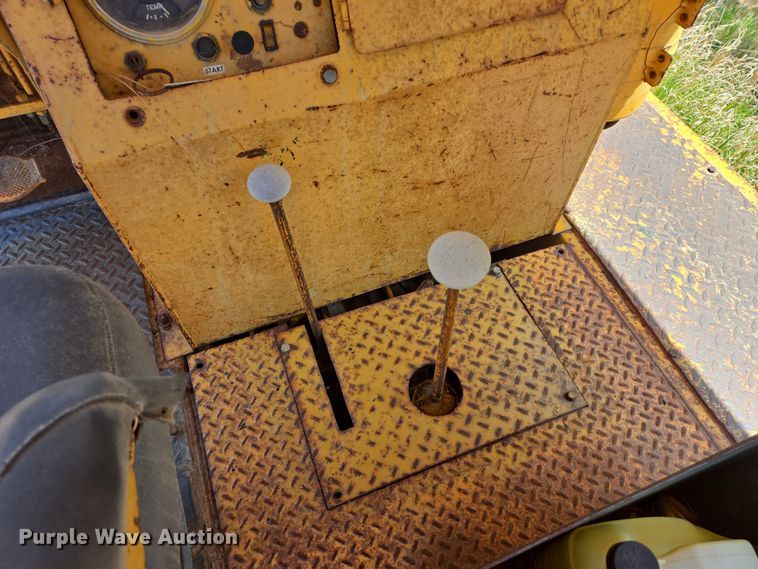 image for item DT7187 1974 Galion 3500 pneumatic roller