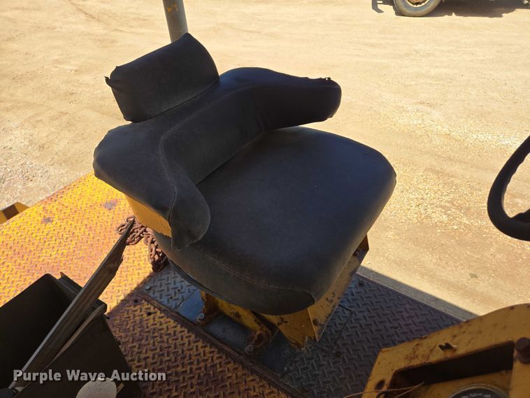 image for item DT7187 1974 Galion 3500 pneumatic roller