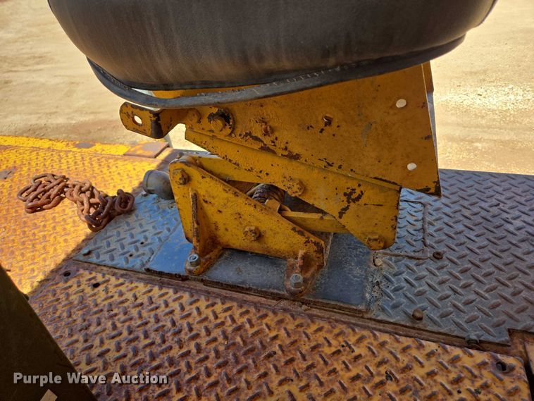 image for item DT7187 1974 Galion 3500 pneumatic roller