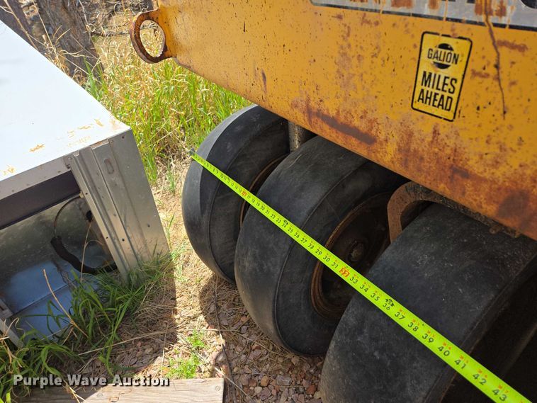 image for item DT7187 1974 Galion 3500 pneumatic roller