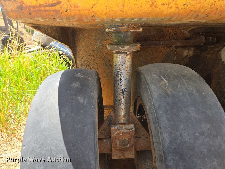 image for item DT7187 1974 Galion 3500 pneumatic roller