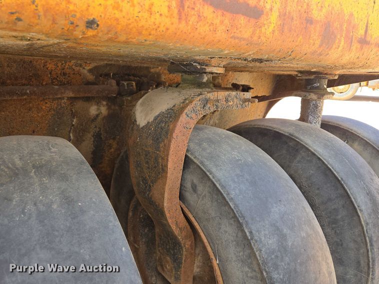 image for item DT7187 1974 Galion 3500 pneumatic roller