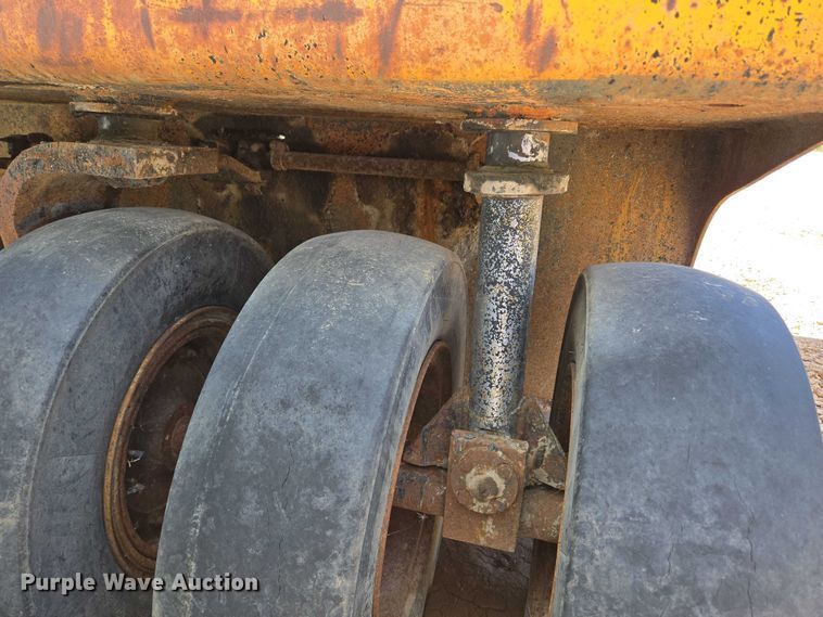 image for item DT7187 1974 Galion 3500 pneumatic roller