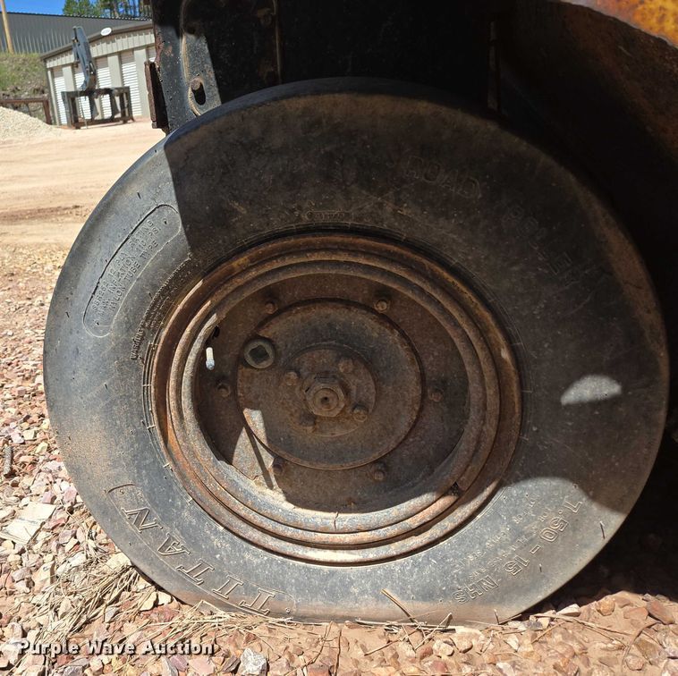 image for item DT7187 1974 Galion 3500 pneumatic roller