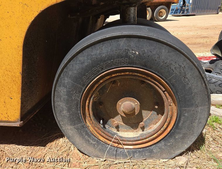 image for item DT7187 1974 Galion 3500 pneumatic roller