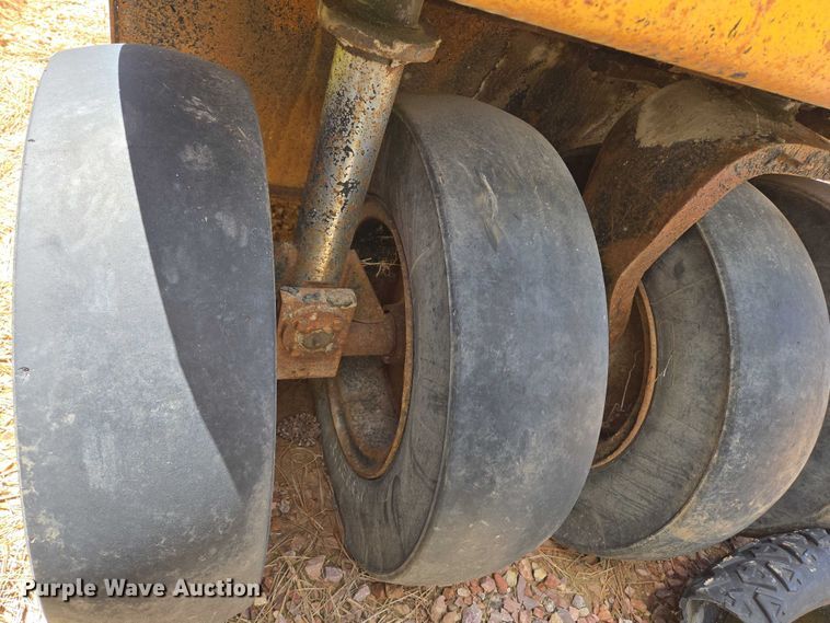 image for item DT7187 1974 Galion 3500 pneumatic roller