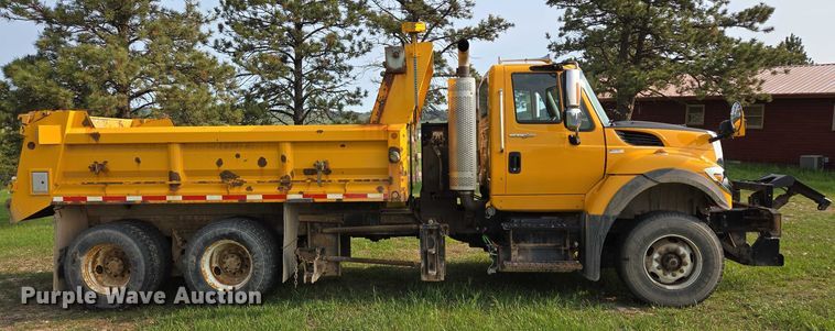 image for item DT7194 2011 International WorkStar 7600 dump truck