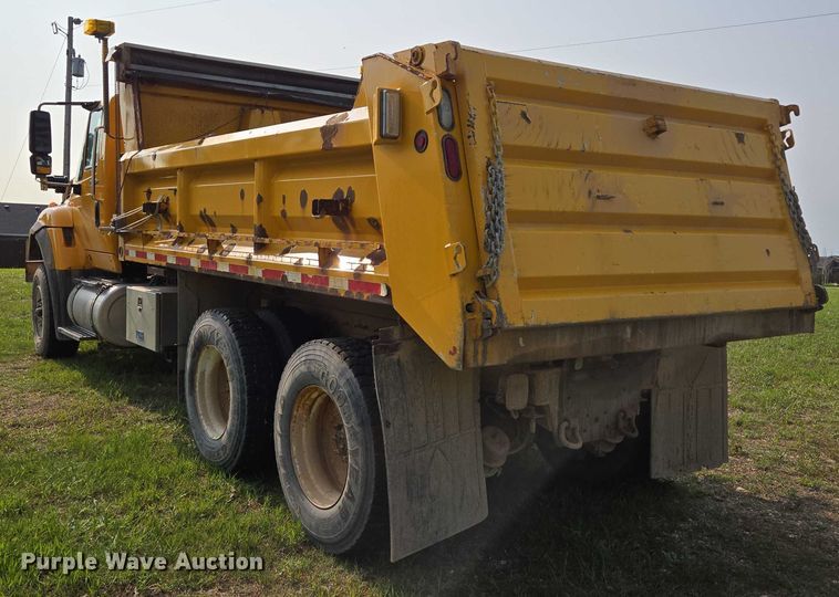 image for item DT7194 2011 International WorkStar 7600 dump truck