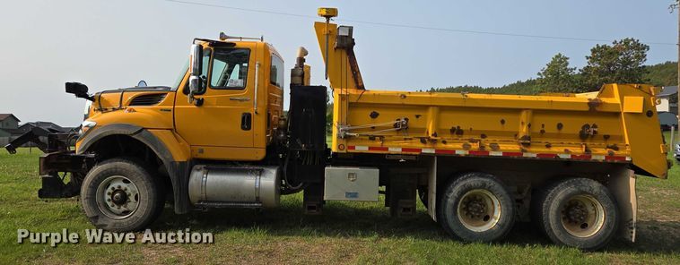 image for item DT7194 2011 International WorkStar 7600 dump truck