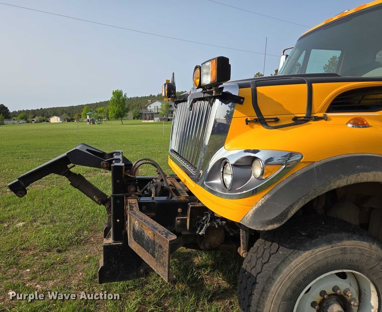 image for item DT7194 2011 International WorkStar 7600 dump truck