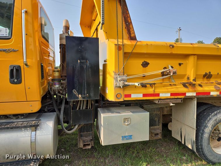 image for item DT7194 2011 International WorkStar 7600 dump truck