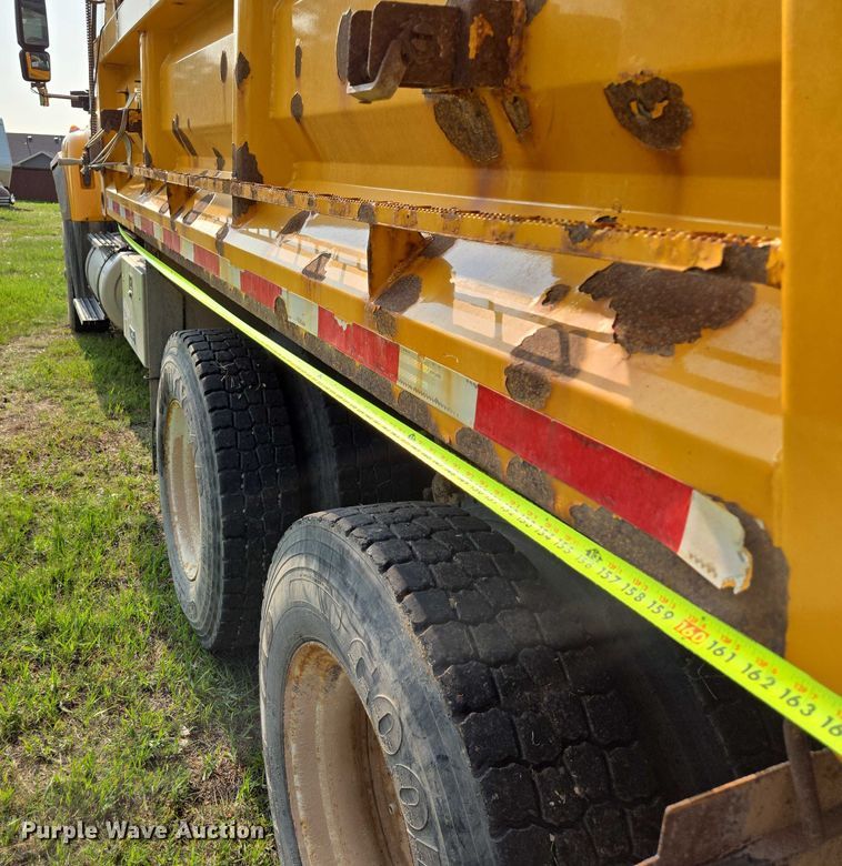 image for item DT7194 2011 International WorkStar 7600 dump truck