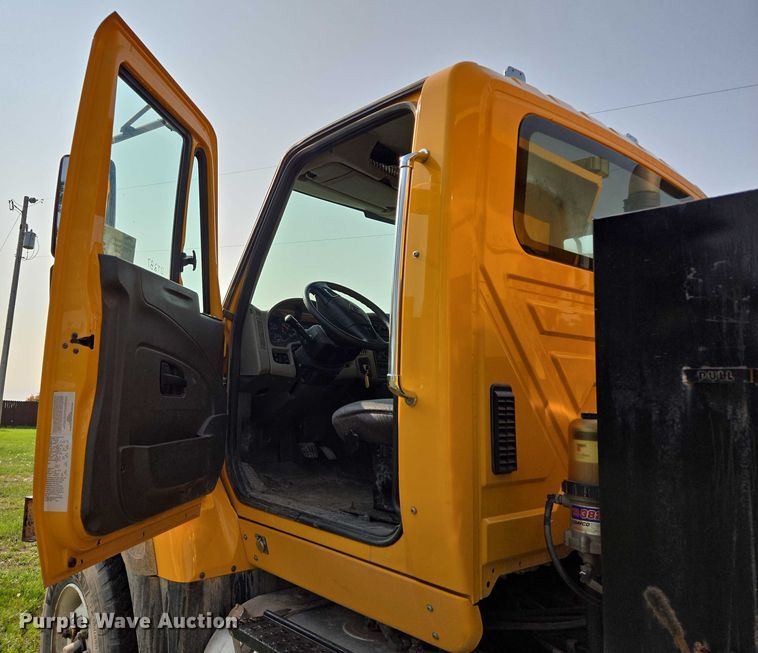 image for item DT7194 2011 International WorkStar 7600 dump truck