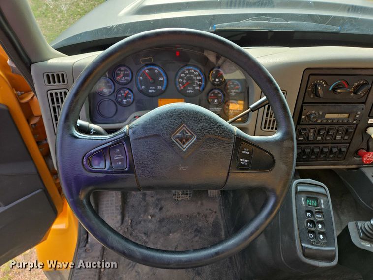 image for item DT7194 2011 International WorkStar 7600 dump truck