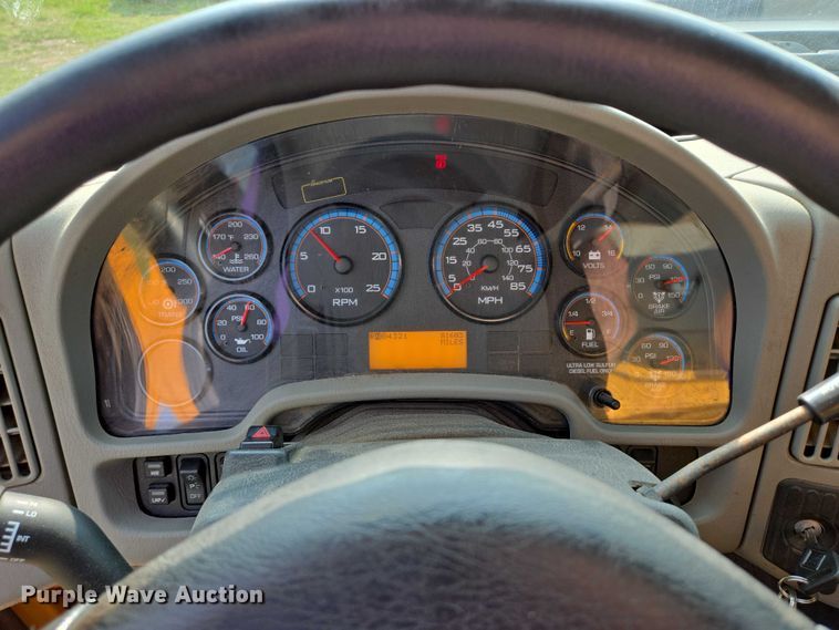 image for item DT7194 2011 International WorkStar 7600 dump truck