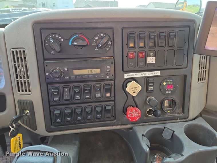 image for item DT7194 2011 International WorkStar 7600 dump truck