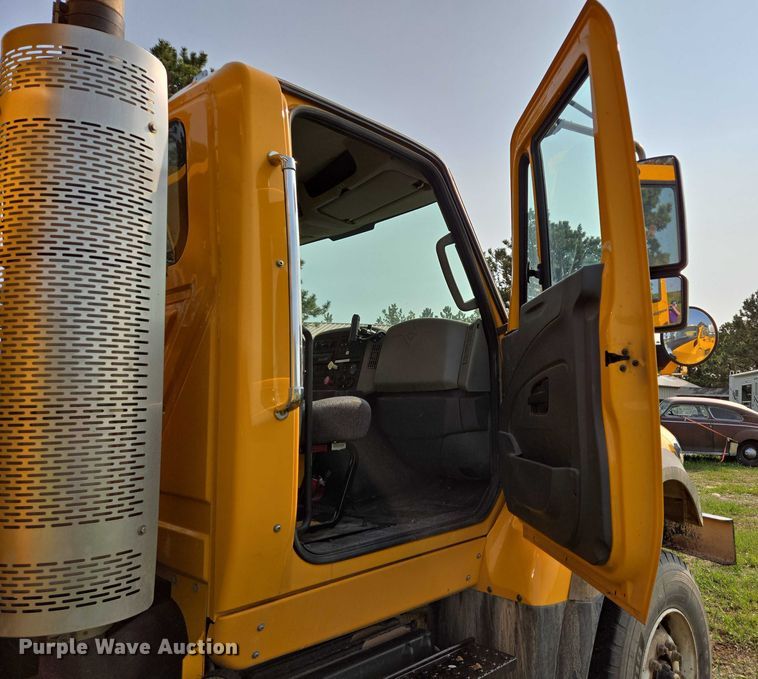 image for item DT7194 2011 International WorkStar 7600 dump truck