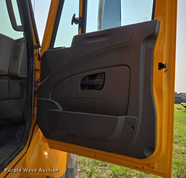 image for item DT7194 2011 International WorkStar 7600 dump truck