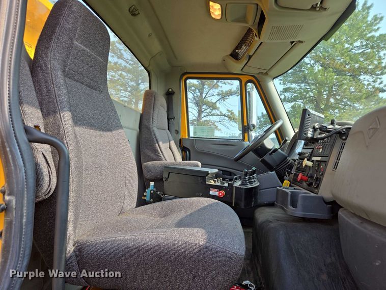 image for item DT7194 2011 International WorkStar 7600 dump truck