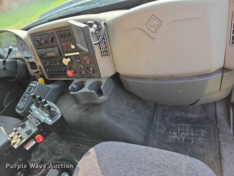 image for item DT7194 2011 International WorkStar 7600 dump truck