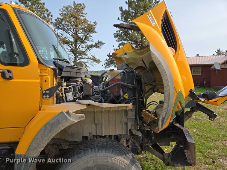 image for item DT7194 2011 International WorkStar 7600 dump truck
